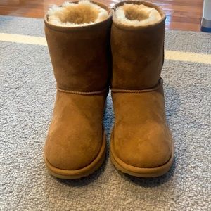 Kids brown classic UGG boot size 5.
